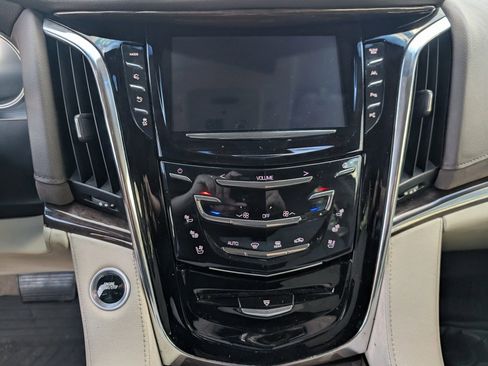 Used 2017 Cadillac Escalade Premium Luxury image 26