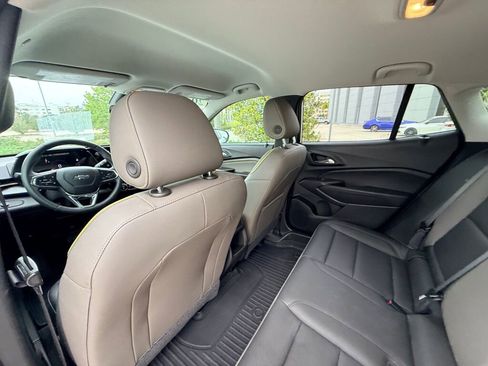 Used 2024 Chevrolet Trax ACTIV w/ Driver Confidence Package image 20