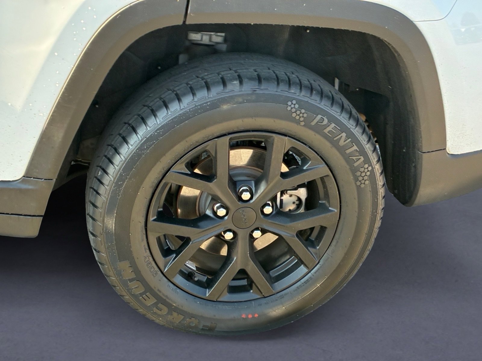 Used 2024 Jeep Grand Cherokee Altitude RWD image 9