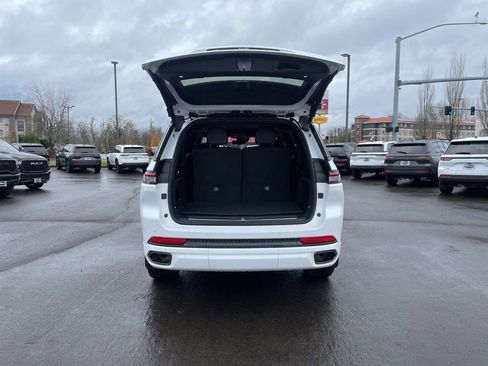 New 2025 Jeep Grand Cherokee L Summit AWD/4WD image 4