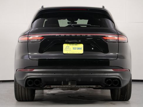 Used 2023 Porsche Cayenne S Platinum AWD/4WD image 11