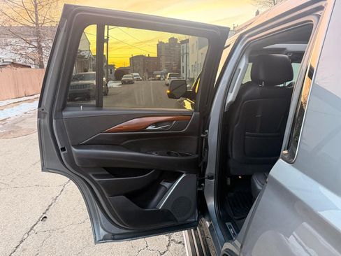 Used 2018 Cadillac Escalade Premium Luxury image 26