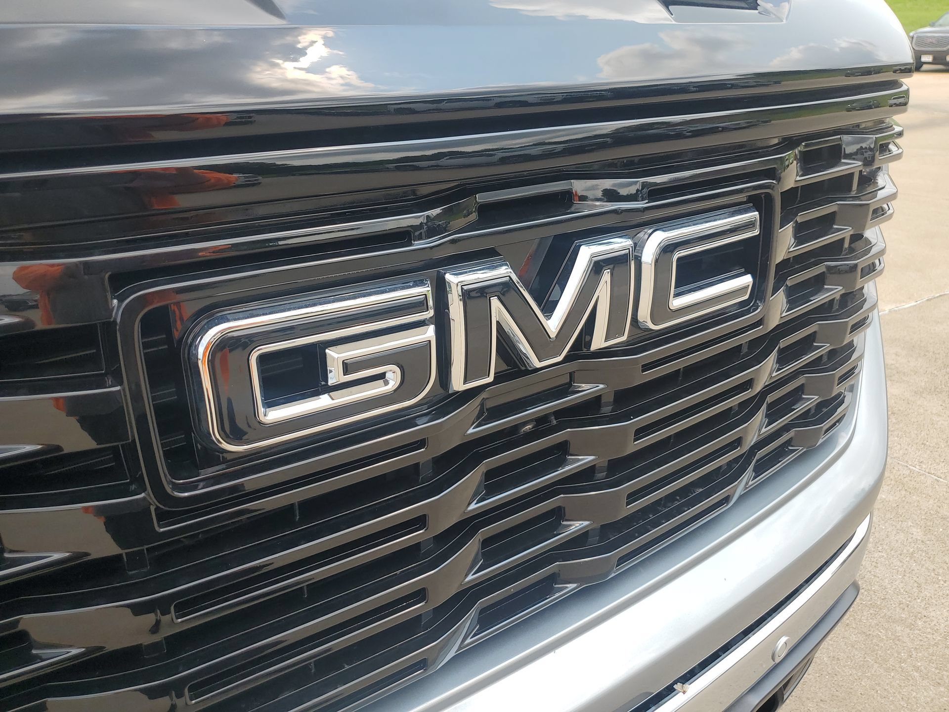 Used 2025 GMC Sierra 1500 SLT w/ SLT Premium Plus Package AWD/4WD image 37