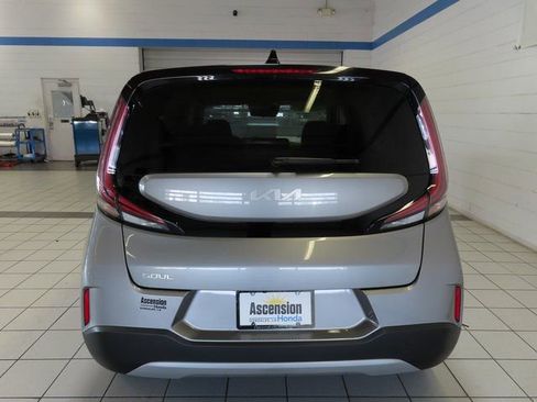 Used 2024 Kia Soul LX w/ Option Group 015 FWD image 12
