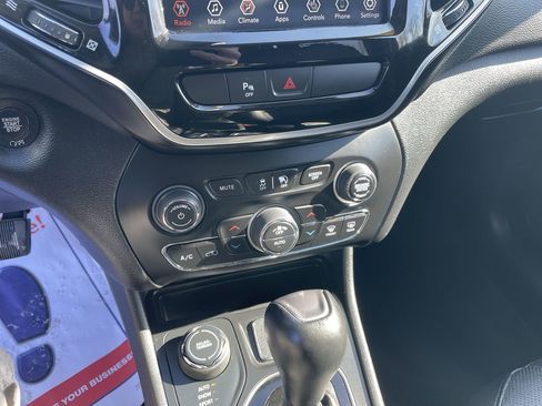 Used 2019 Jeep Cherokee Limited image 34