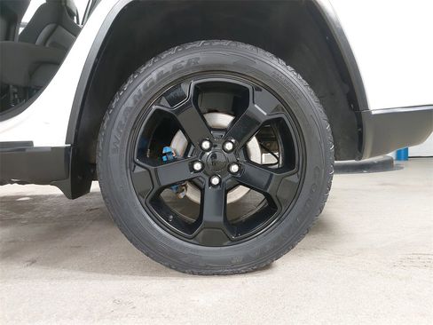 Used 2019 Jeep Grand Cherokee Laredo image 37