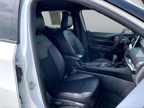 Used 2024 Jeep Compass Trailhawk AWD/4WD image 9