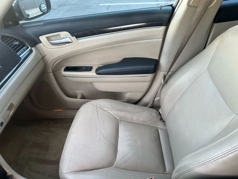 Used 2012 Chrysler 300 Limited image 8