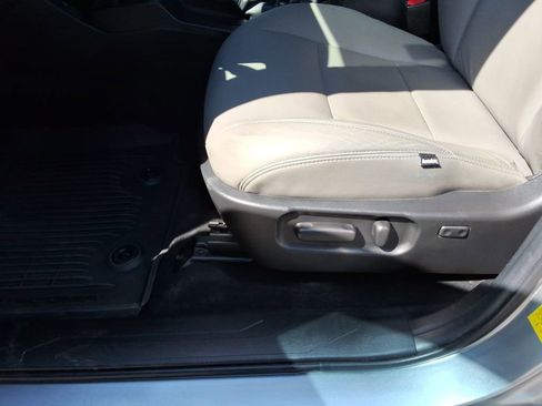 Used 2022 Toyota Tacoma TRD Off-Road w/ Technology Package image 24