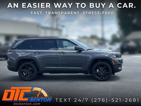 Used 2025 Jeep Grand Cherokee Limited w/ Luxury Tech Group II AWD/4WD image 2