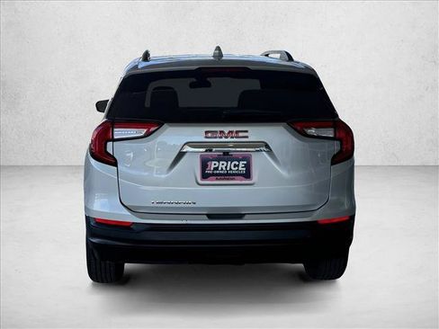 Used 2022 GMC Terrain SLE w/ Driver Convenience Package FWD image 8