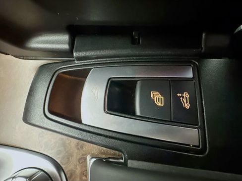 Certified 2019 Mercedes-Benz SL 63 AMG image 22