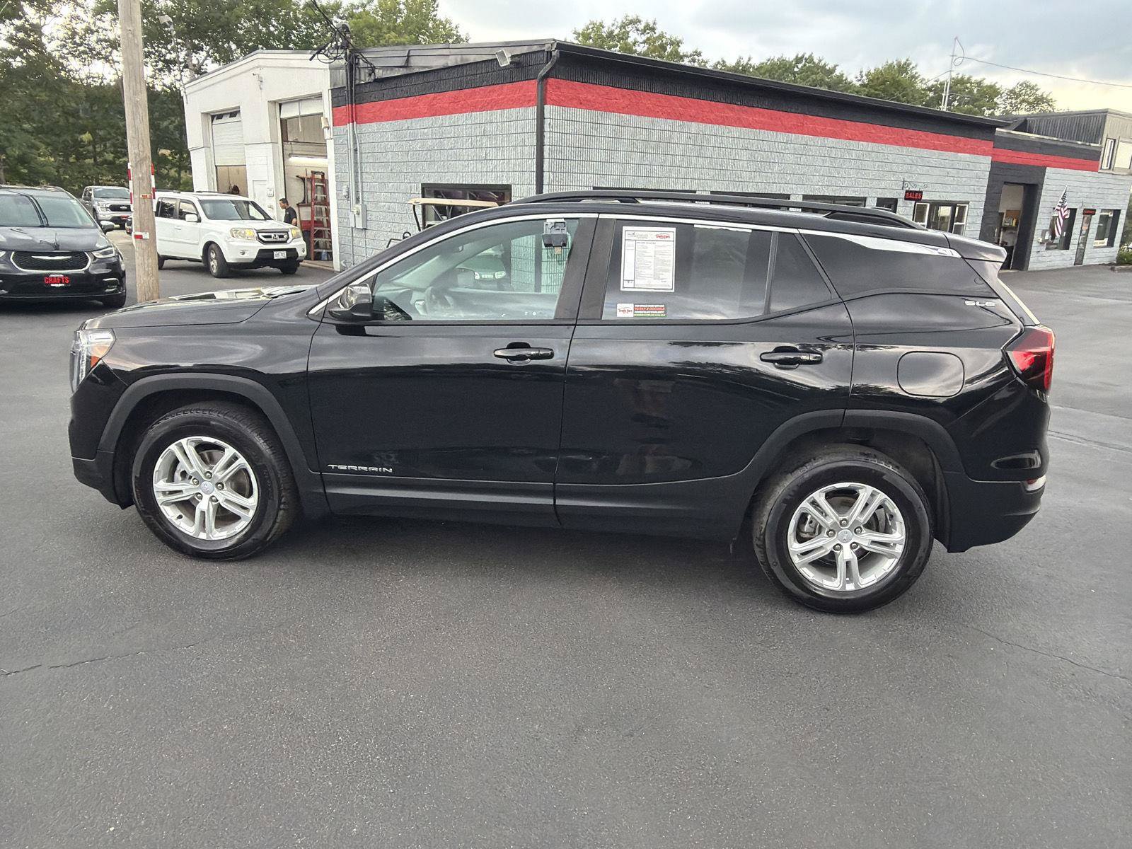 Used 2023 GMC Terrain SLE w/ Driver Convenience Package AWD/4WD image 2