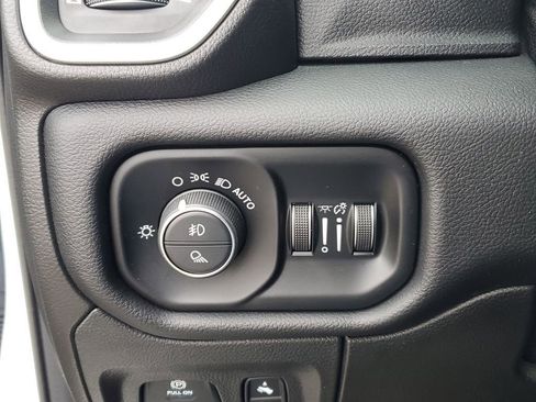 Used 2019 RAM 1500 Big Horn image 18