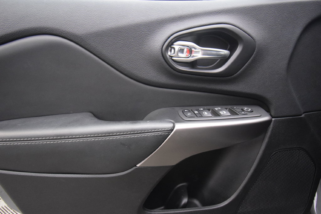 Used 2022 Jeep Cherokee Latitude Lux FWD image 20