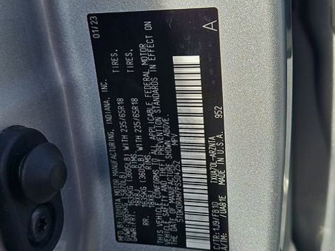 Used 2023 Toyota Highlander LE image 39