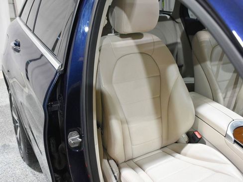 Used 2019 Mercedes-Benz GLC 300 4MATIC image 21
