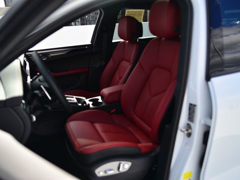 Used 2026 Porsche Macan image 13