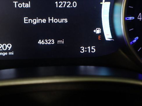 Used 2024 Chrysler Pacifica Touring-L image 39