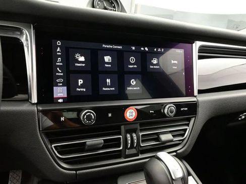 Certified 2025 Porsche Macan AWD/4WD image 11