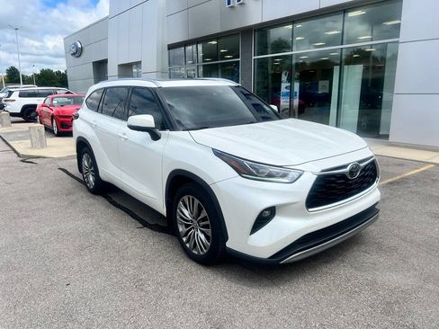 Used 2021 Toyota Highlander Platinum AWD/4WD image 1