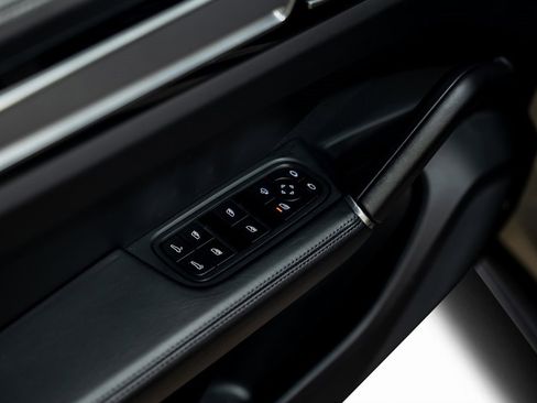 Used 2022 Porsche Cayenne S Platinum image 66