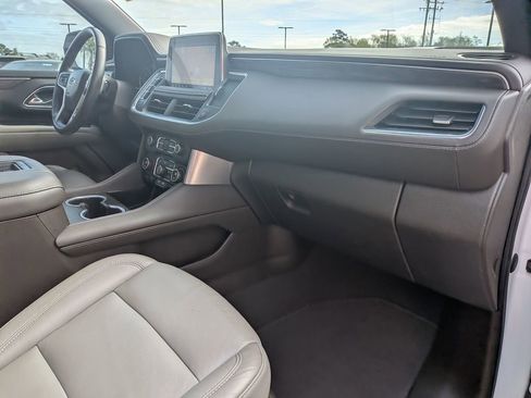 Used 2021 Chevrolet Suburban Z71 w/ Luxury Package image 35