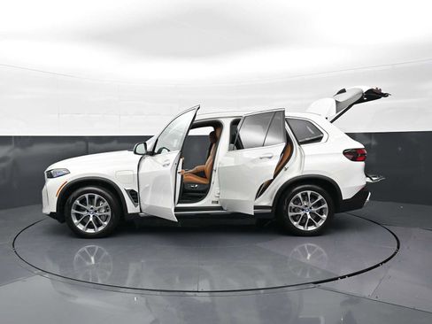 Used 2025 BMW X5 xDrive50e w/ Executive Package AWD/4WD image 36