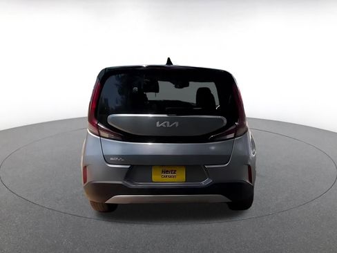 Used 2025 Kia Soul LX w/ LX Technology Package FWD image 4