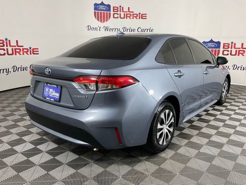 Used 2021 Toyota Corolla LE FWD image 3