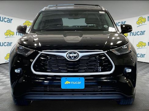 Used 2023 Toyota Highlander XLE AWD/4WD image 2