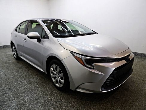Used 2025 Toyota Corolla LE FWD image 3