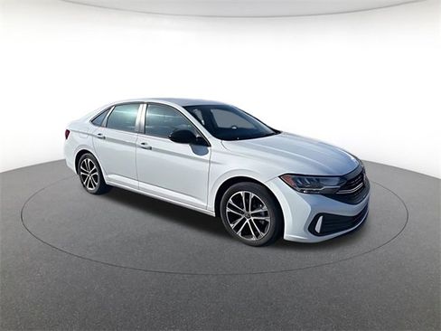 Used 2022 Volkswagen Jetta Sport image 1