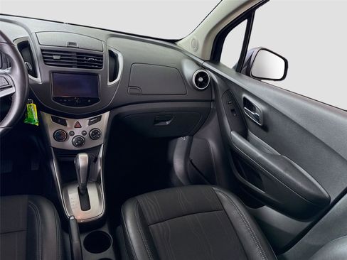 Used 2016 Chevrolet Trax LT w/ LT Convenience Package image 14