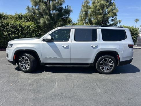 Used 2022 Jeep Wagoneer Series III AWD/4WD image 3