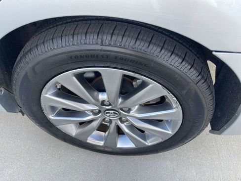 Used 2017 Toyota Camry XLE w/ Moonroof Package FWD image 13