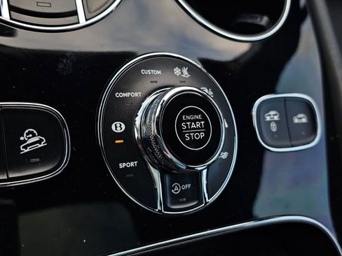 Used 2018 Bentley Bentayga image 30