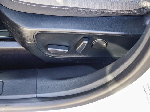 Used 2020 Ford Escape SE image 20