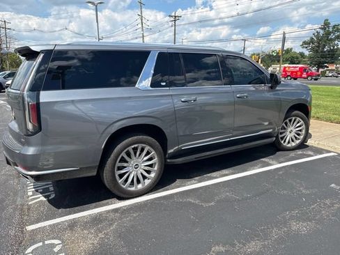 Used 2022 Cadillac Escalade ESV Premium Luxury w/ Performance Package AWD/4WD image 4