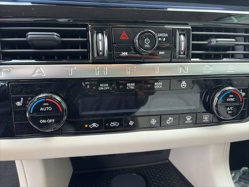 New 2026 Nissan Pathfinder SL image 16