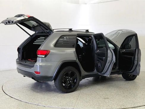 Used 2019 Jeep Grand Cherokee Laredo AWD/4WD image 12