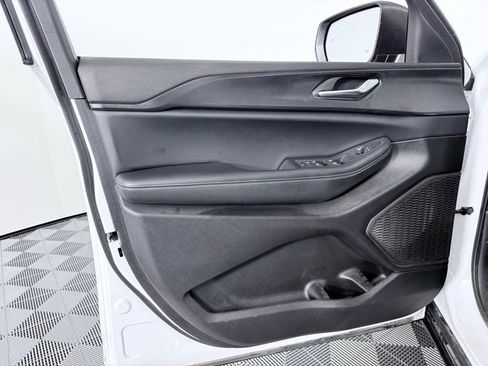 Used 2025 Jeep Grand Cherokee Laredo X w/ Luxury Tech Group I image 9