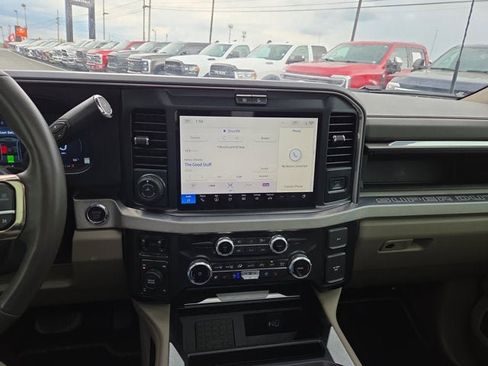 Used 2025 Ford F250 Platinum w/ Platinum Plus Package AWD/4WD image 17