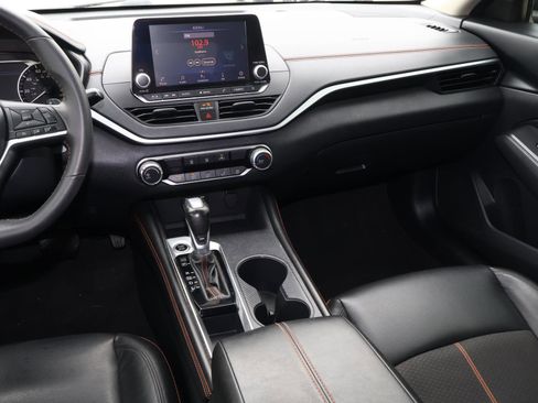 Used 2022 Nissan Altima 2.5 SR image 11