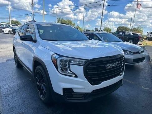 Used 2024 GMC Terrain SLE w/ Driver Convenience Package FWD image 6