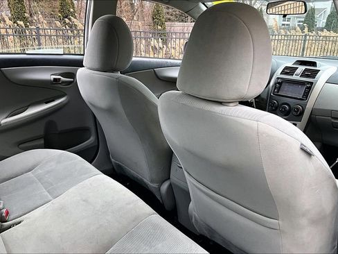 Used 2013 Toyota Corolla LE w/ Premium Pkg image 29