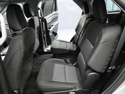 Certified 2024 Ford Explorer XLT RWD image 16