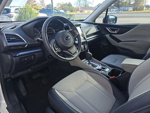 Used 2023 Subaru Forester Premium image 7