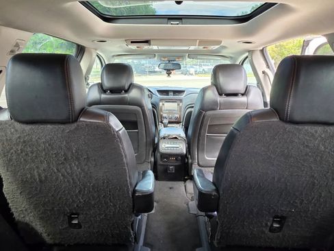 Used 2015 Chevrolet Traverse LT image 11
