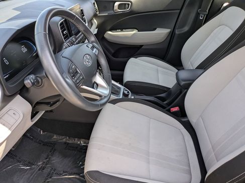 Used 2025 Hyundai Venue SEL FWD image 23